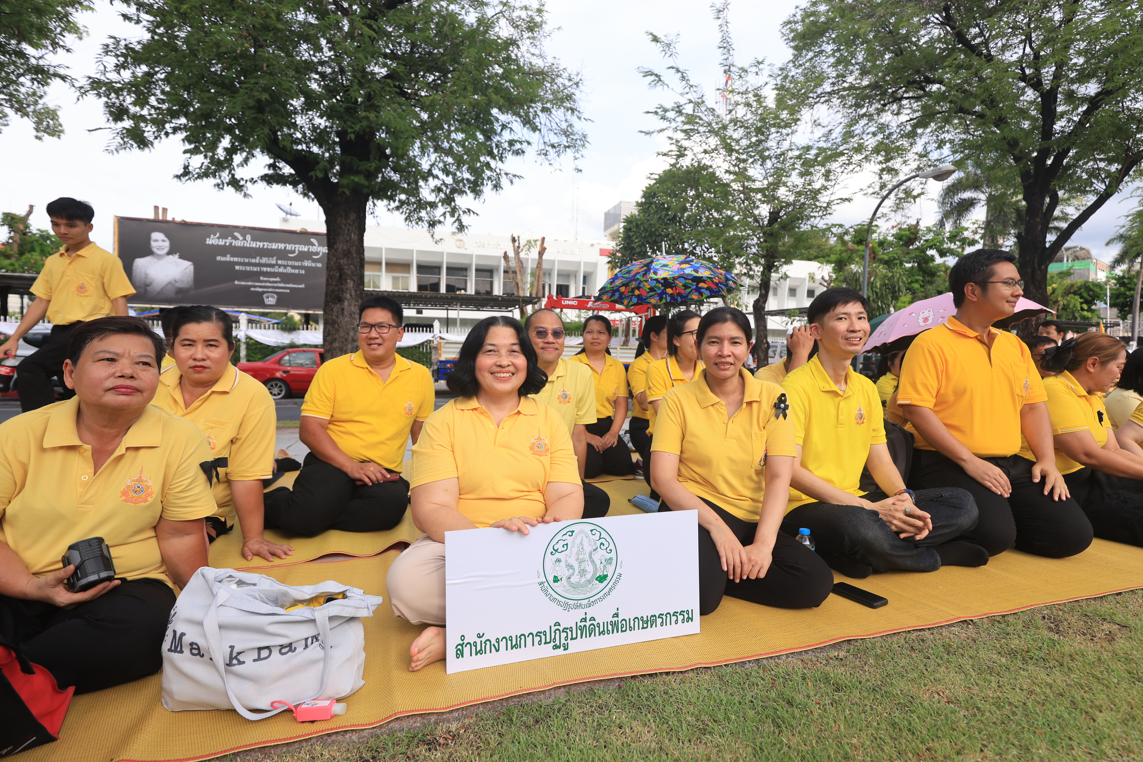 title - ส.ป.ก. ร่วมเฝ้ารับเสด็จฯ พระบาทสมเด็จพระเจ้าอยู่หัว และ สมเด็จพระนางเจ้า ฯ พระบรมราชินี เนื่องในโอกาสเสด็จพระราชดำเนินไปในการ พระราชพิธีเฉลิมพระชนมพรรษา 28 กรกฎาคม 2569